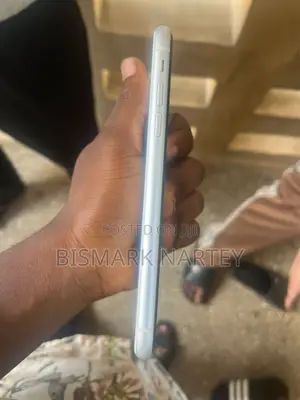 Apple iPhone XR 64 GB White