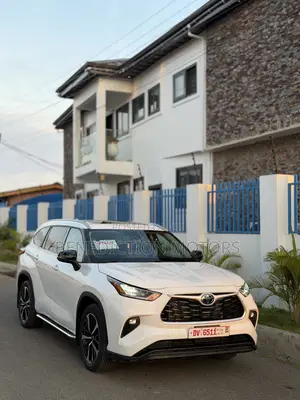 Toyota Highlander XLE AWD 2023 White