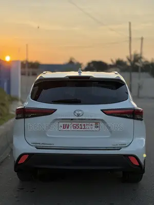 Toyota Highlander XLE AWD 2023 White