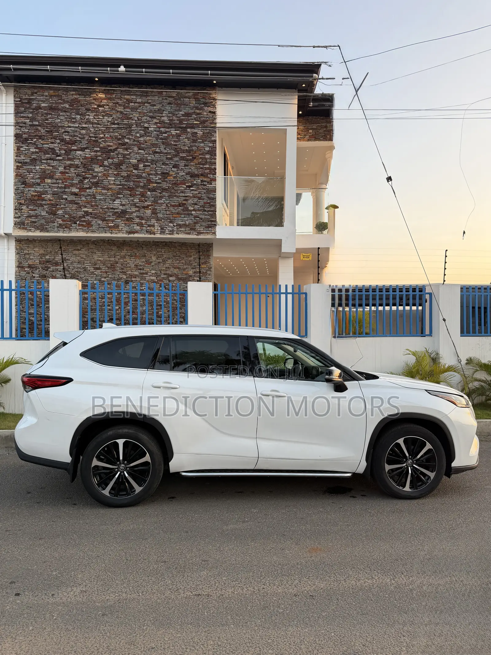 Toyota Highlander XLE AWD 2023 White