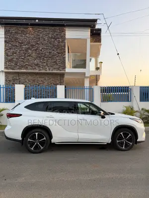 Toyota Highlander XLE AWD 2023 White
