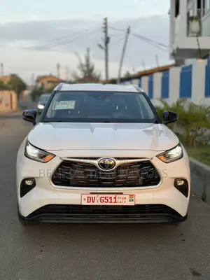 Toyota Highlander XLE AWD 2023 White