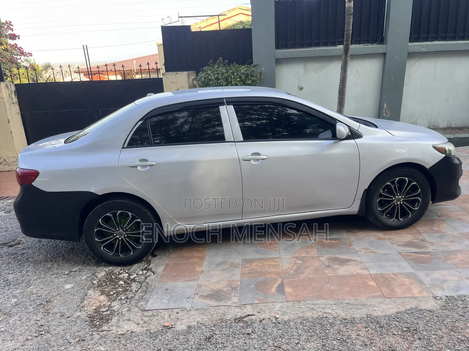 Toyota Corolla LE 4dr Sedan (1.8L 4cyl 4A) 2010 Silver