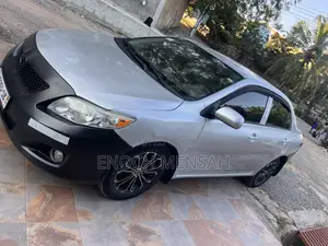 Toyota Corolla LE 4dr Sedan (1.8L 4cyl 4A) 2010 Silver