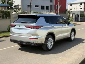 Mitsubishi Outlander SEL 2022 Silver