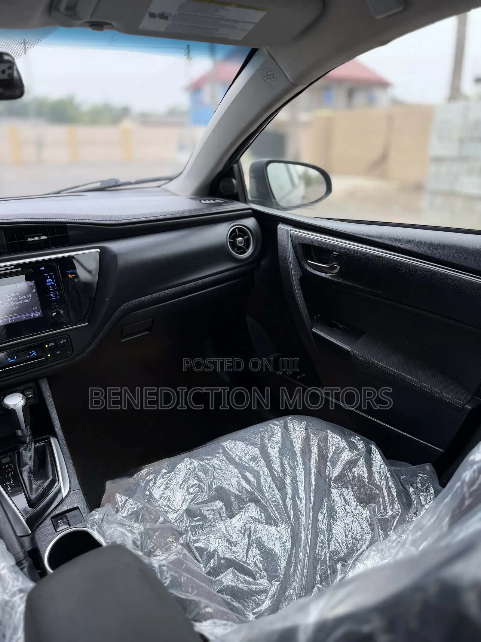 Toyota Corolla LE Eco (1.8L 4cyl 2A) 2019 Gray