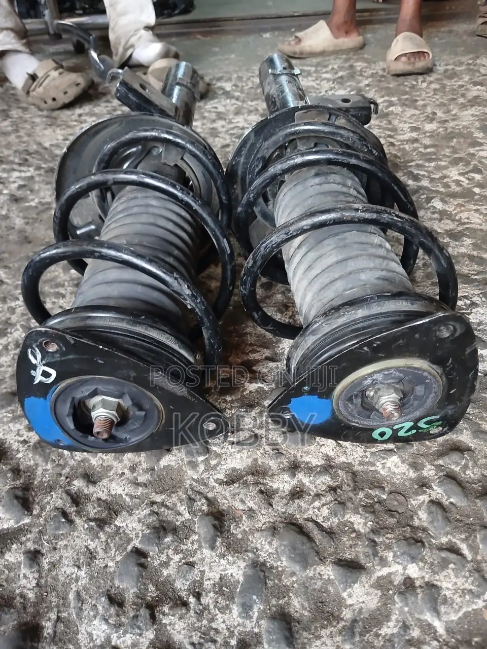 Outlander 2020,2021,2022,2023,2024,2025 Front Shocks Korea/Japan Used