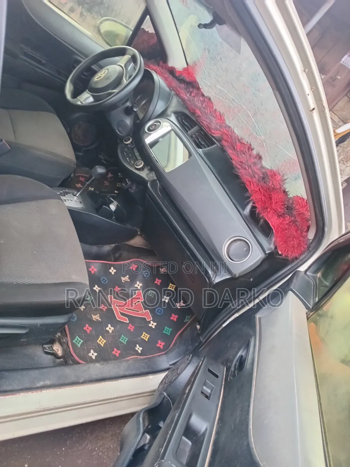 Toyota Vitz 2012 Silver