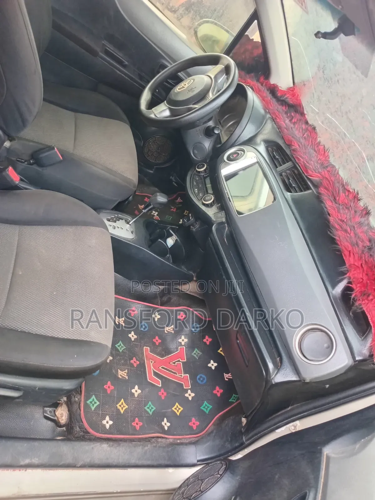 Toyota Vitz 2012 Silver