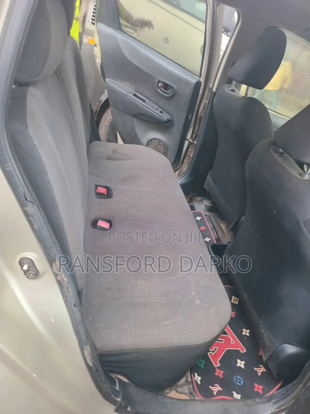 Toyota Vitz 2012 Silver