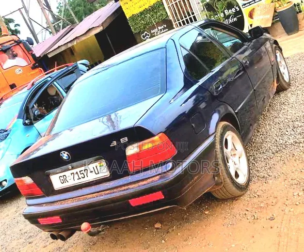 BMW 318i 1998 Blue