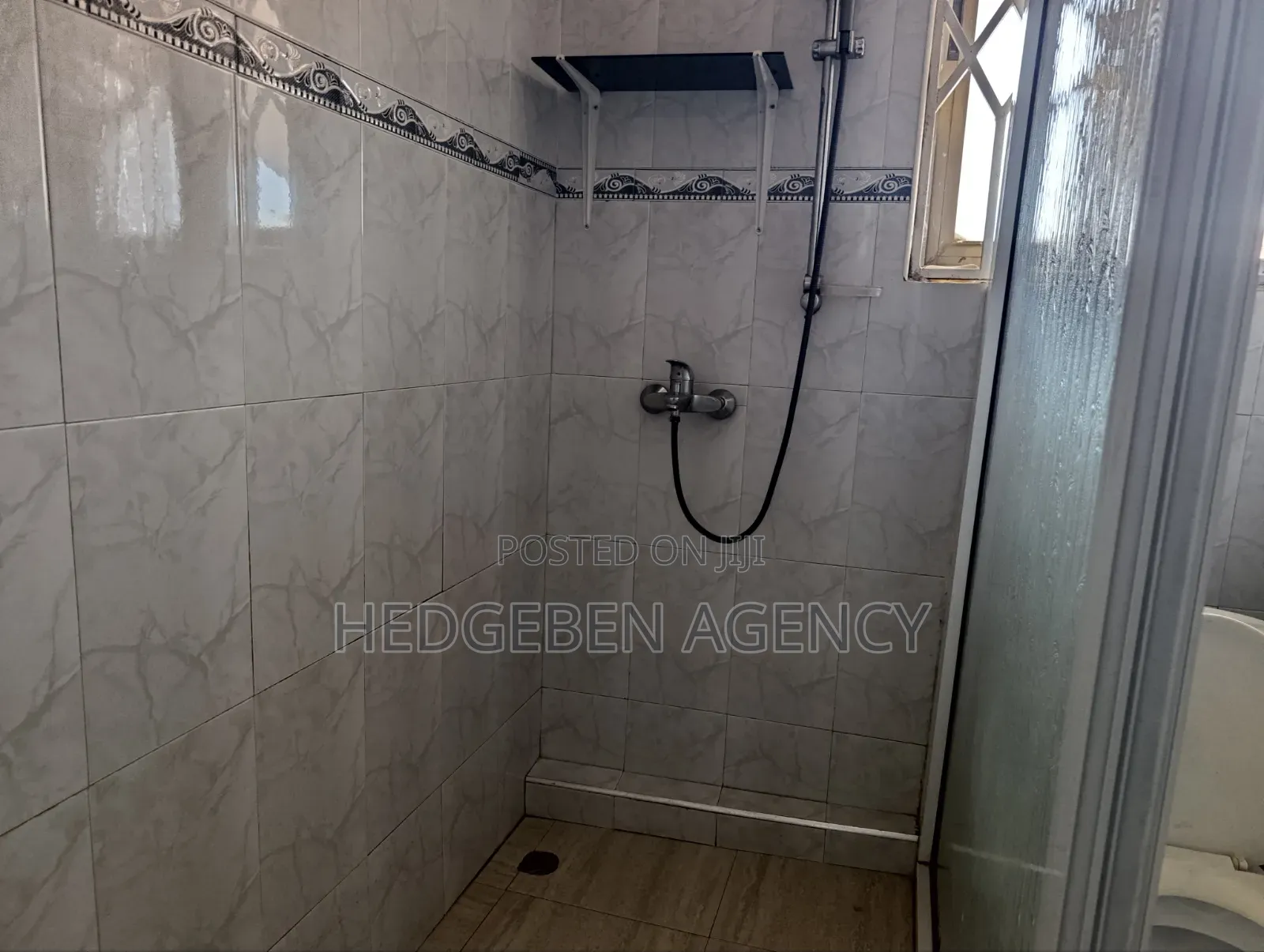 3bdrm Apartment in Adenta, Housing Down for rent