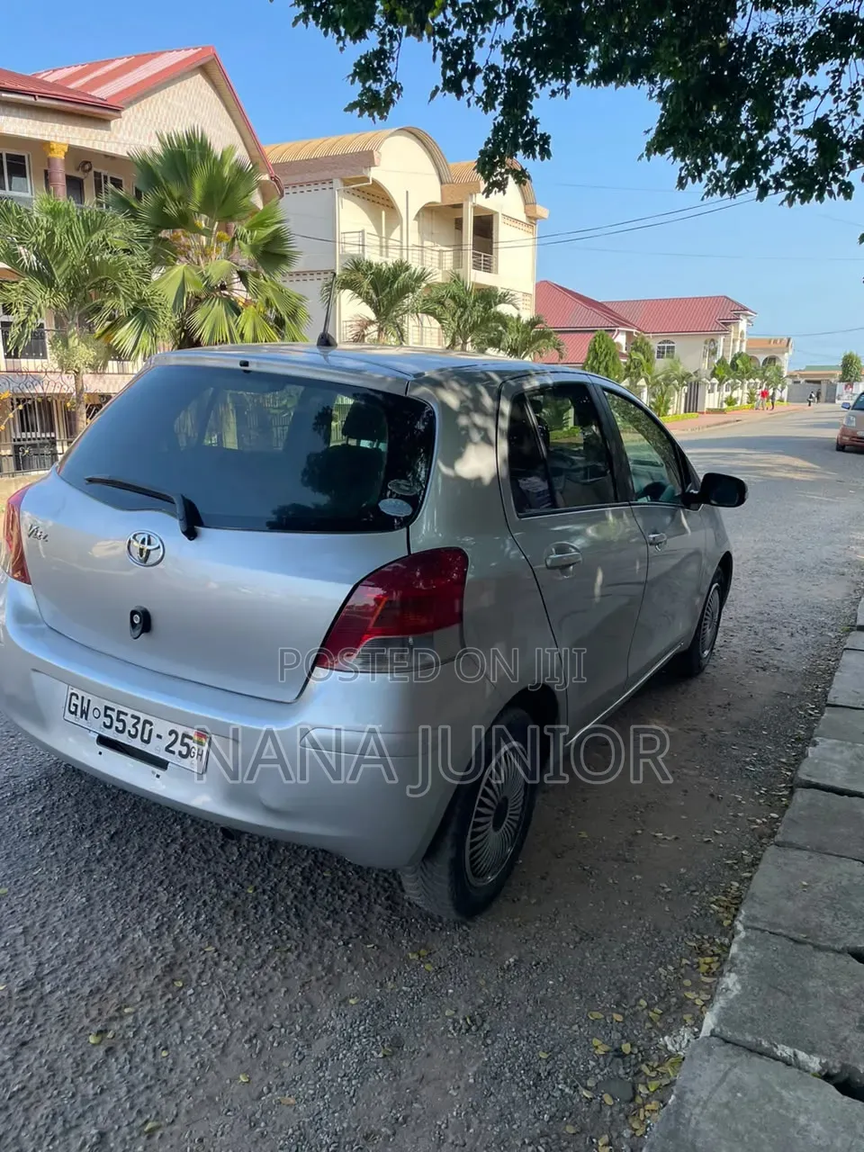 Toyota Vitz 2010 Silver