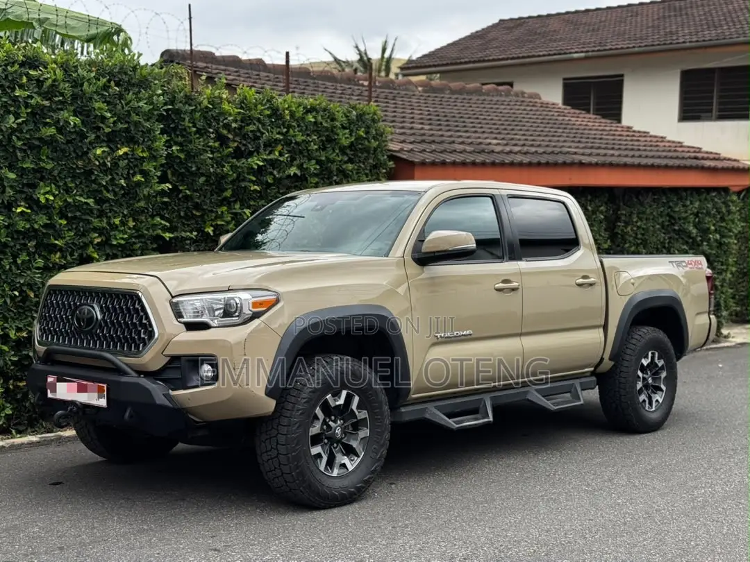 Toyota Tacoma 2019 Gold