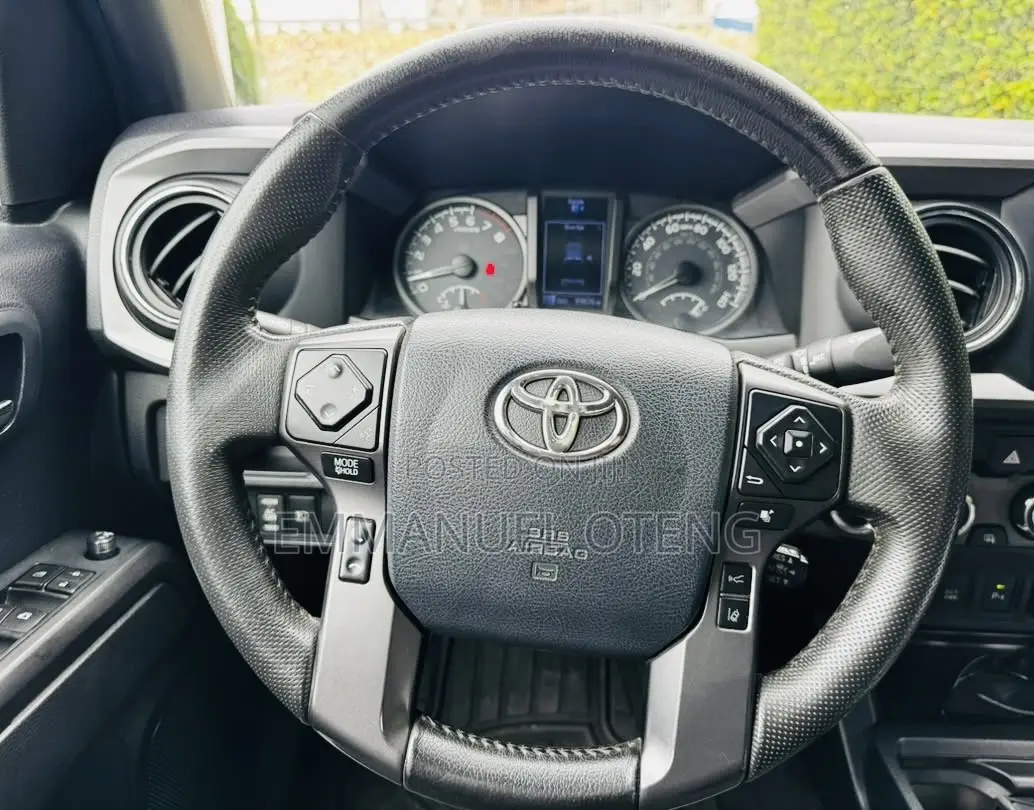 Toyota Tacoma 2019 Gold