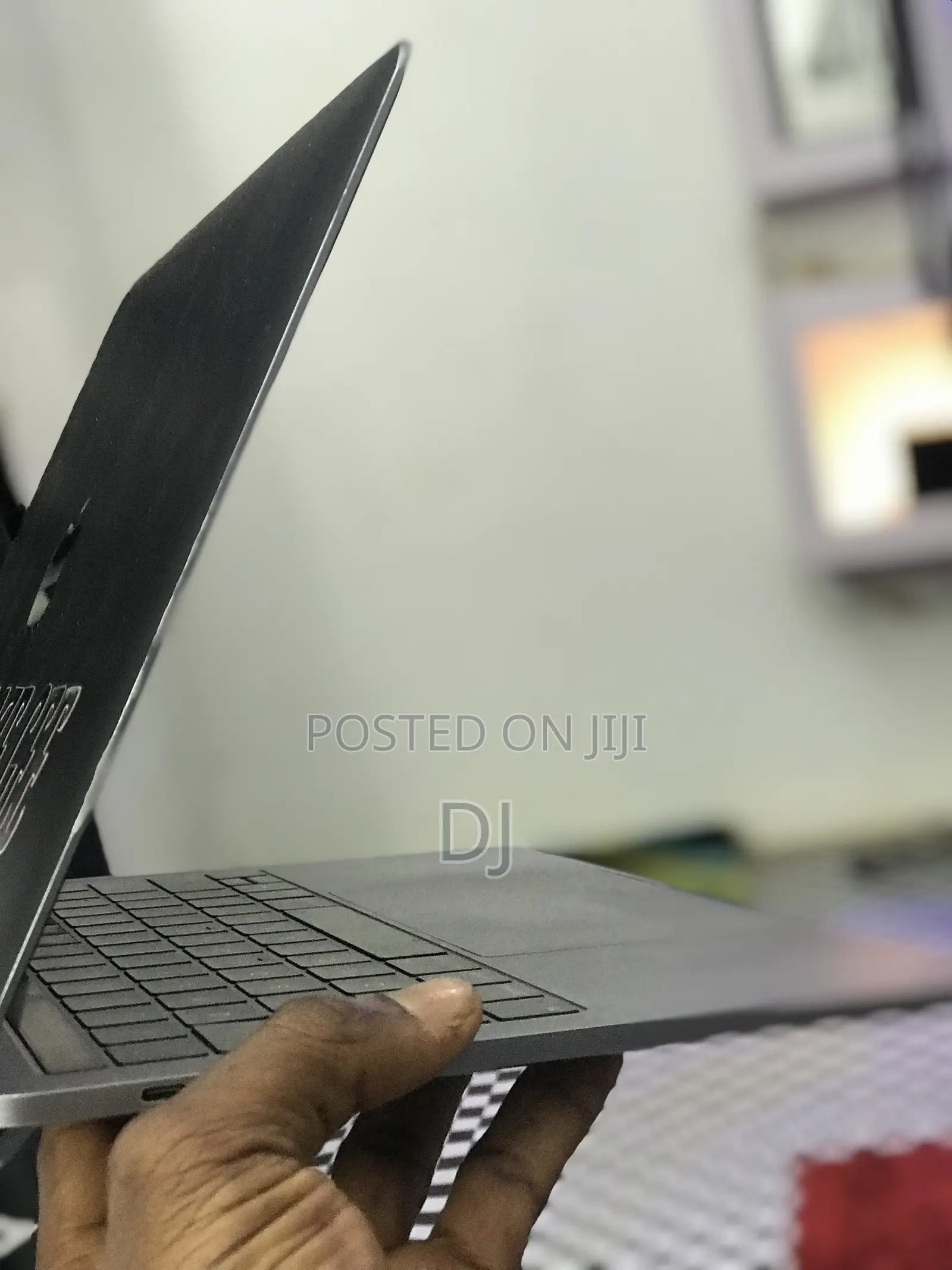 New Laptop Apple MacBook Pro 2019 16GB Intel Core i7 SSD 512GB