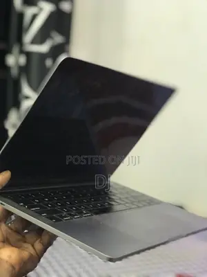 New Laptop Apple MacBook Pro 2019 16GB Intel Core i7 SSD 512GB