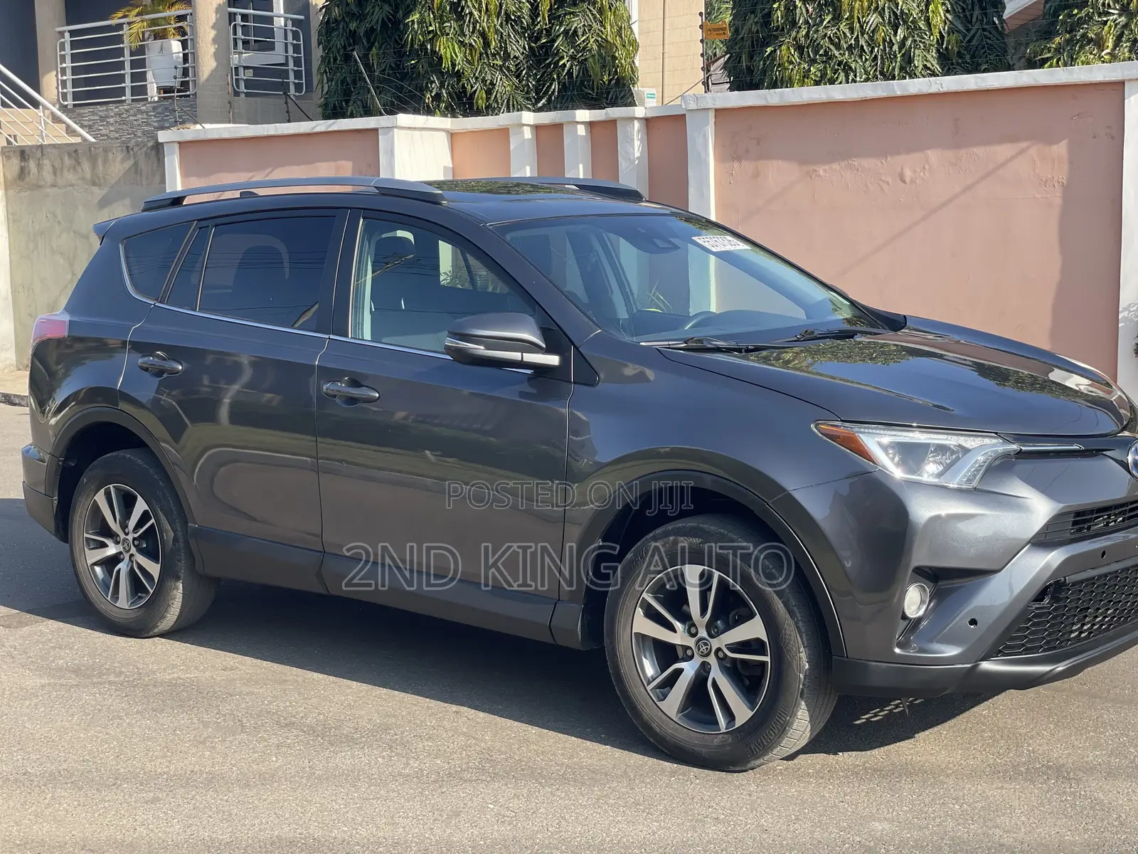 Toyota RAV4 XLE 4dr SUV (2.5L 4cyl 6A) 2018 Gray