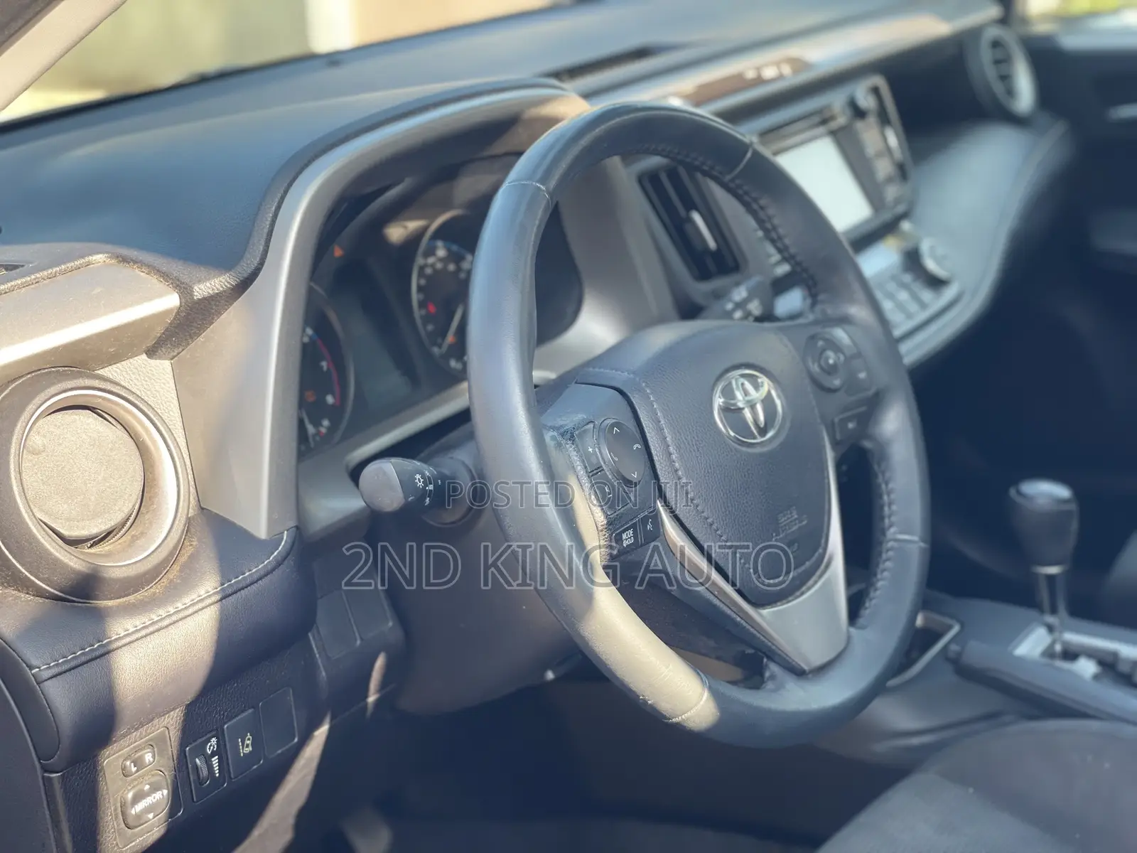 Toyota RAV4 XLE 4dr SUV (2.5L 4cyl 6A) 2018 Gray