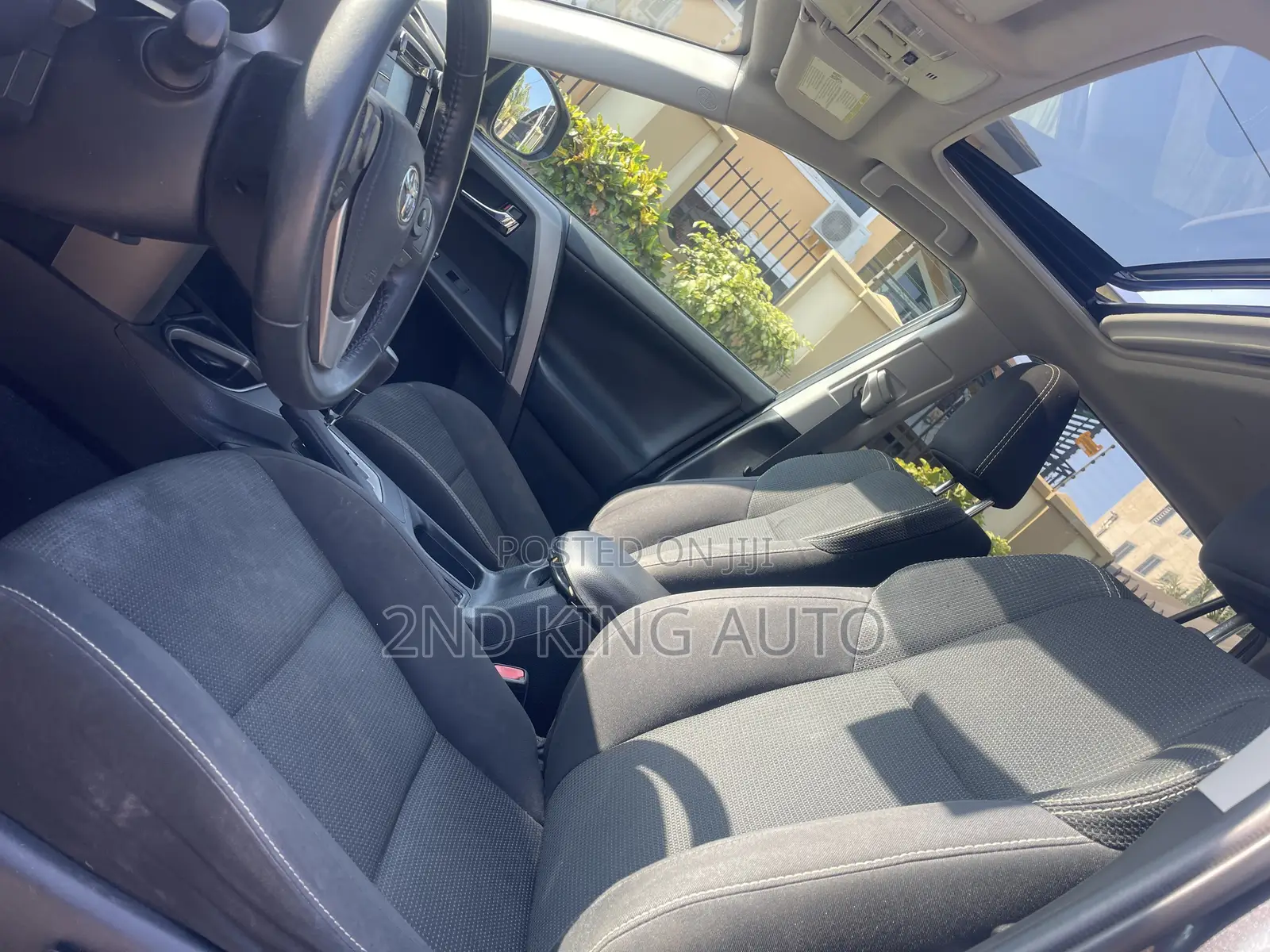 Toyota RAV4 XLE 4dr SUV (2.5L 4cyl 6A) 2018 Gray