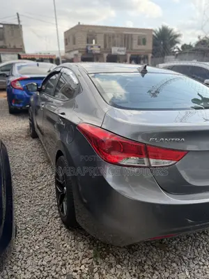 Hyundai Elantra SE Coupe FWD (1.8L 4cyl 6A) 2013 Gray
