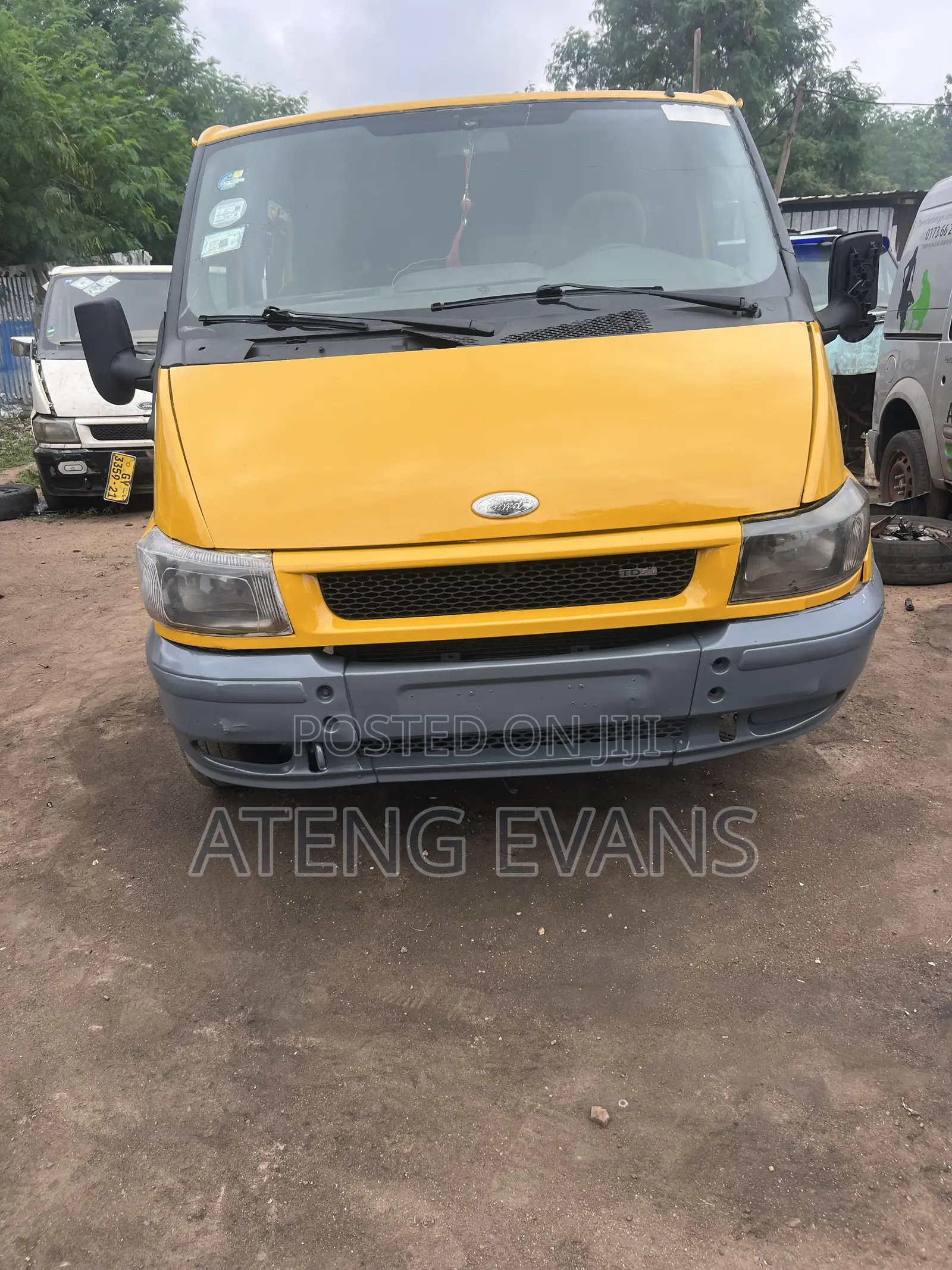 Ford Transit 2011 Yellow