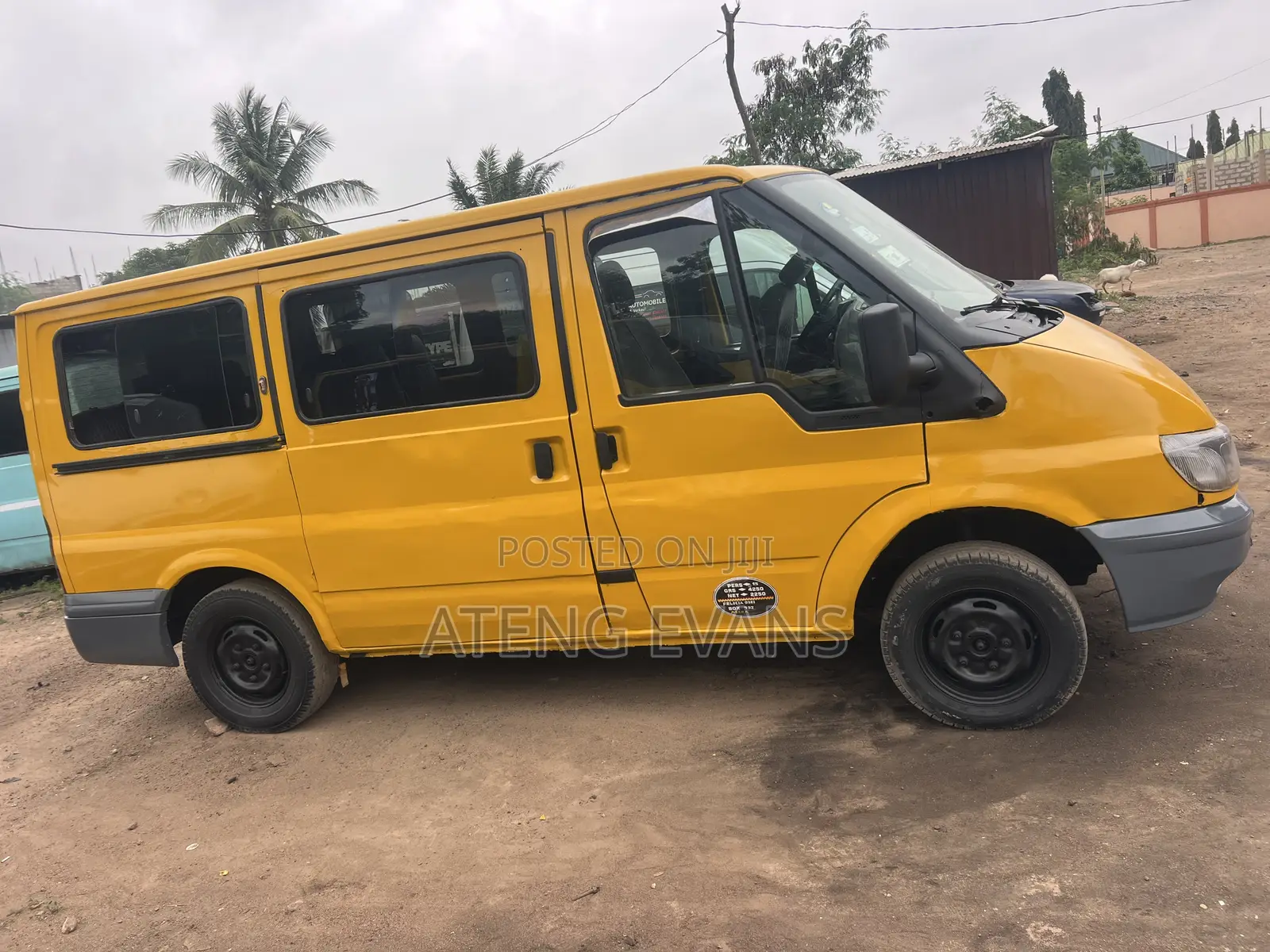 Ford Transit 2011 Yellow