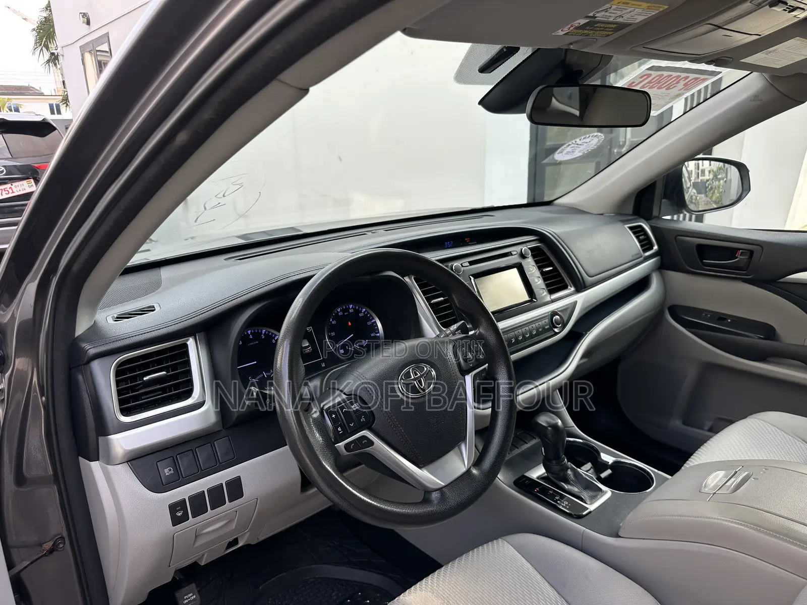 Toyota Highlander LE 4x2 (2.7L 4cyl 6A) 2018 Gray