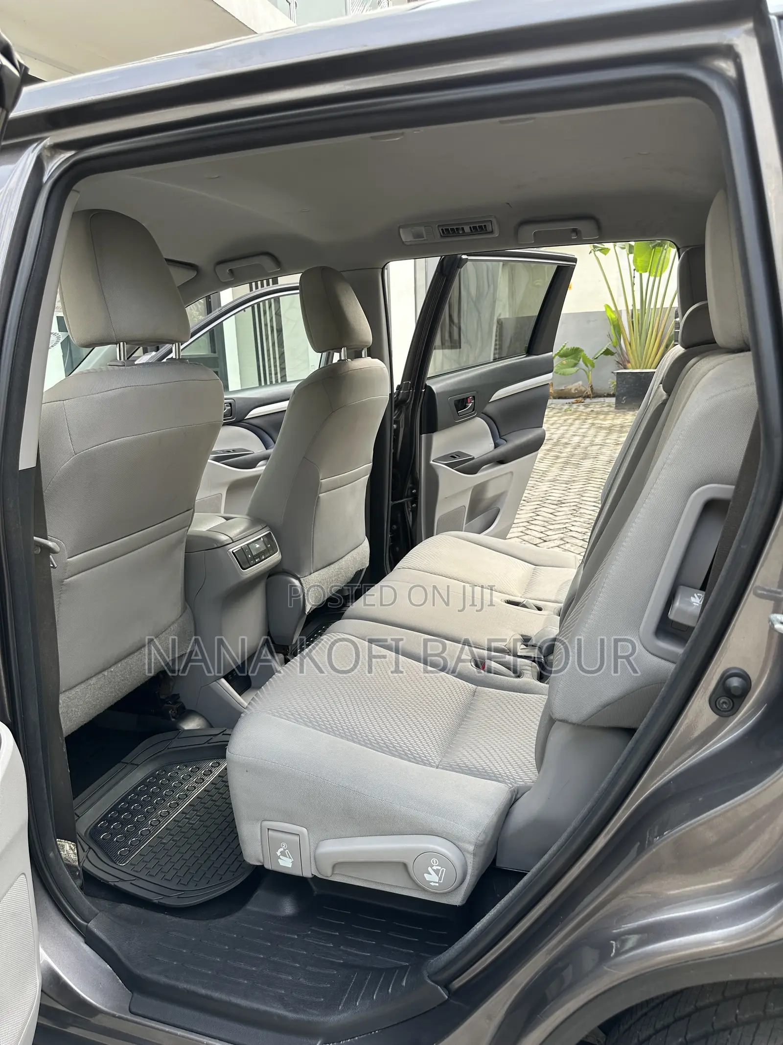 Toyota Highlander LE 4x2 (2.7L 4cyl 6A) 2018 Gray