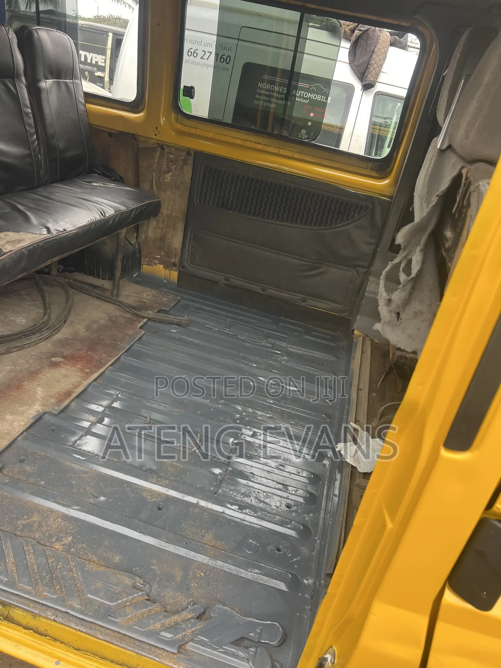 Ford Transit 2011 Yellow