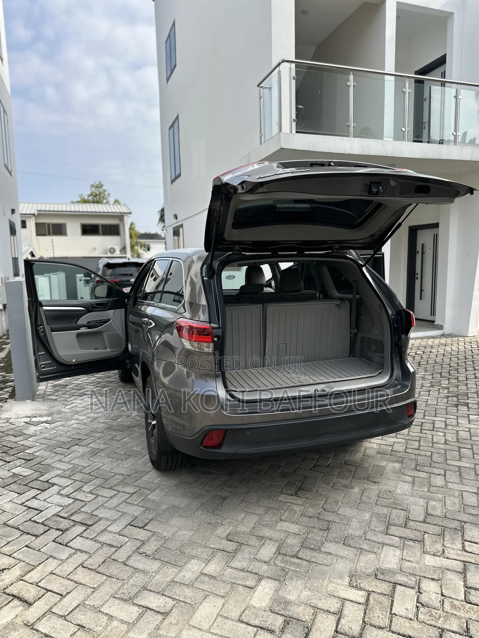 Toyota Highlander LE 4x2 (2.7L 4cyl 6A) 2018 Gray
