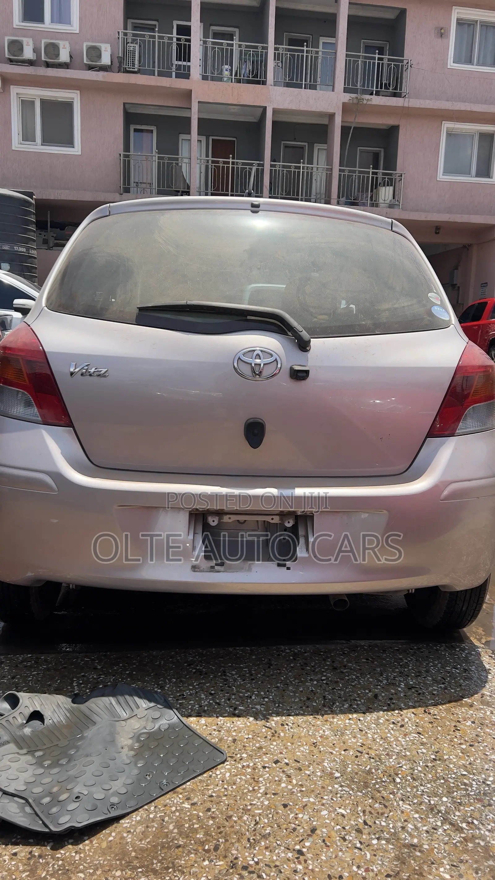 Toyota Vitz 1.3 FWD 3dr 2010 Silver