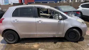 Toyota Vitz 1.3 FWD 3dr 2010 Silver