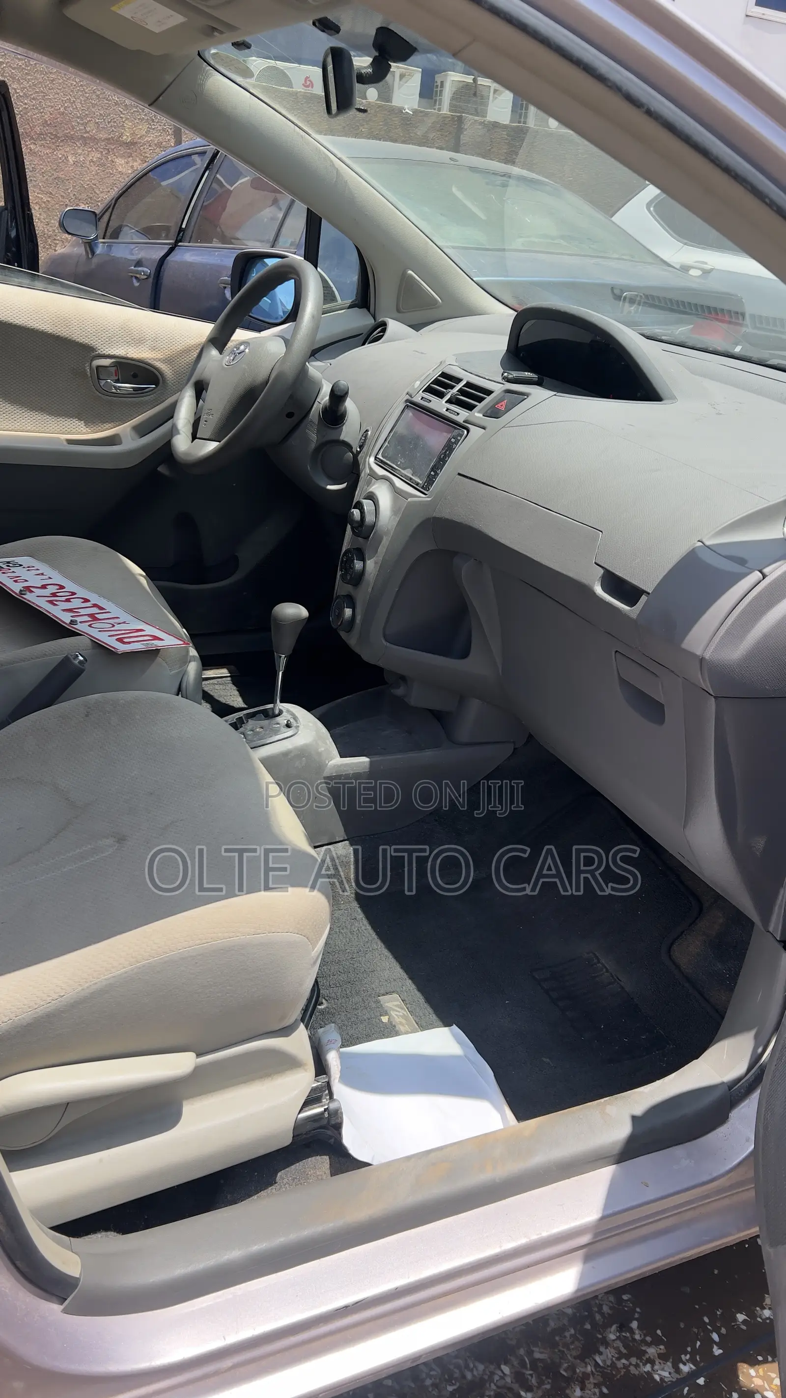 Toyota Vitz 1.3 FWD 3dr 2010 Silver