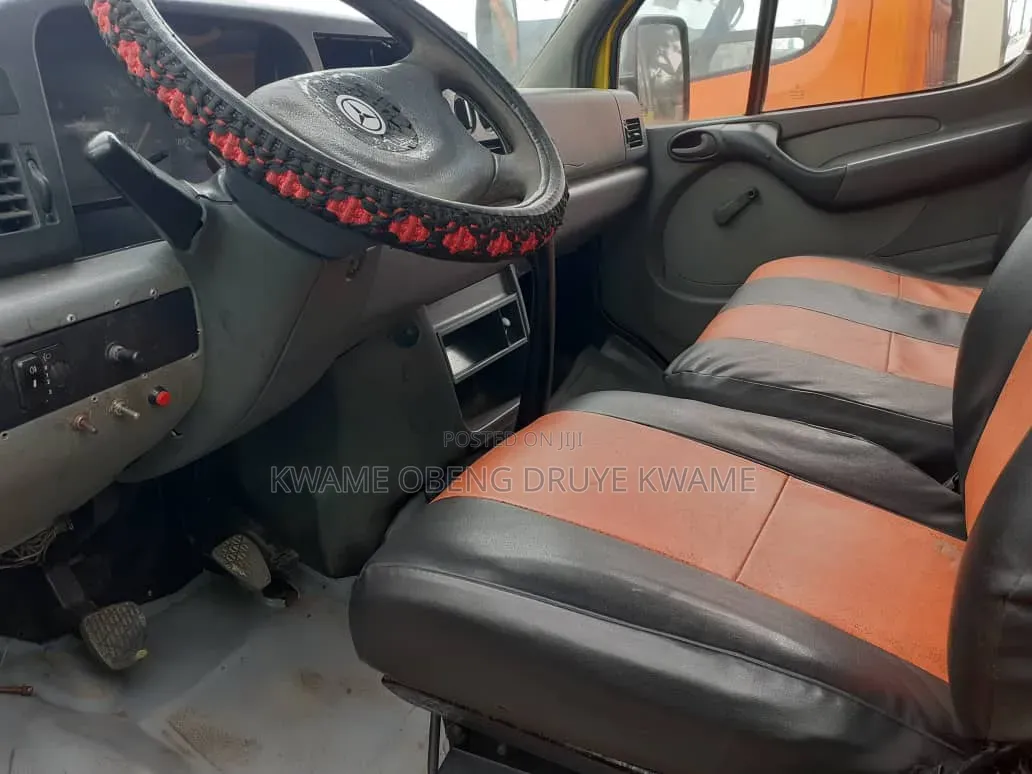 Mercedes-Benz Sprinter 2009 Yellow