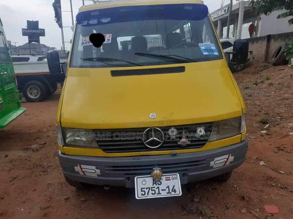 Mercedes-Benz Sprinter 2009 Yellow