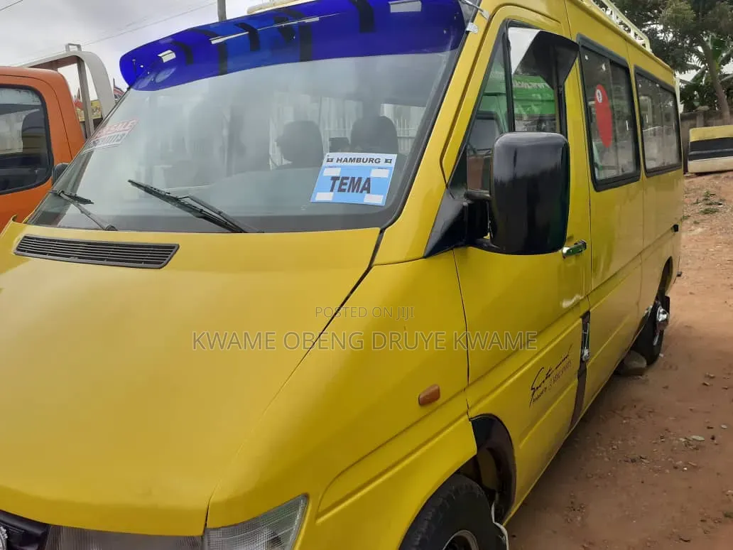 Mercedes-Benz Sprinter 2009 Yellow