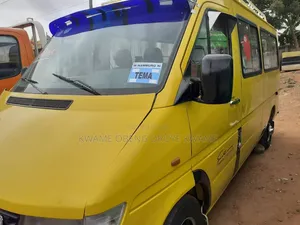 Mercedes-Benz Sprinter 2009 Yellow