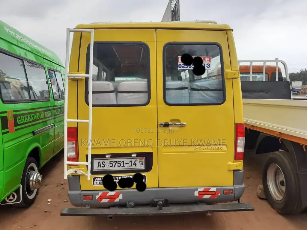 Mercedes-Benz Sprinter 2009 Yellow