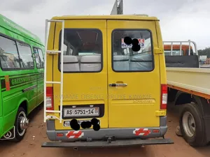 Mercedes-Benz Sprinter 2009 Yellow