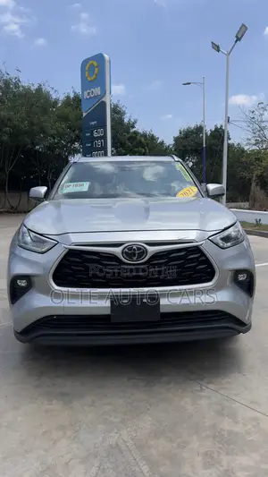 Toyota Highlander XLE 2021 Silver