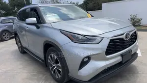 Toyota Highlander XLE 2021 Silver