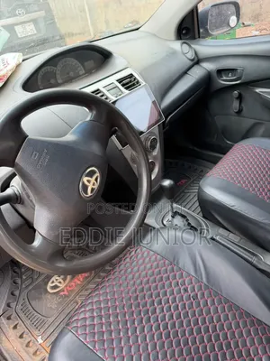 Toyota Yaris Base Sedan 4dr 2010 Black