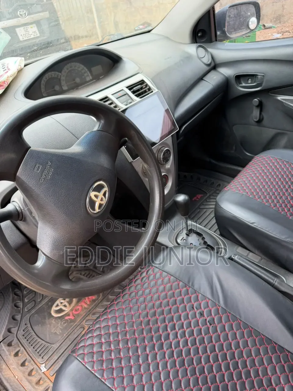Toyota Yaris Base Sedan 4dr 2010 Black
