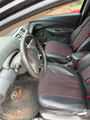 Toyota Yaris Base Sedan 4dr 2010 Black