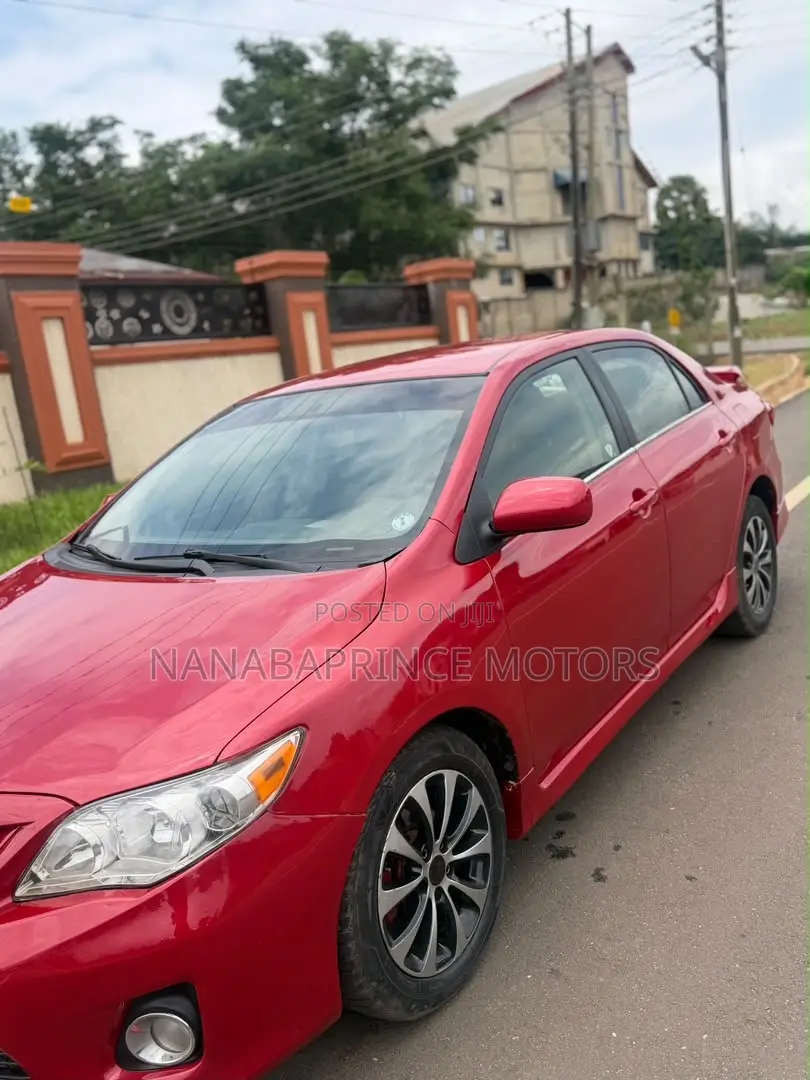Toyota Corolla 2013 Red