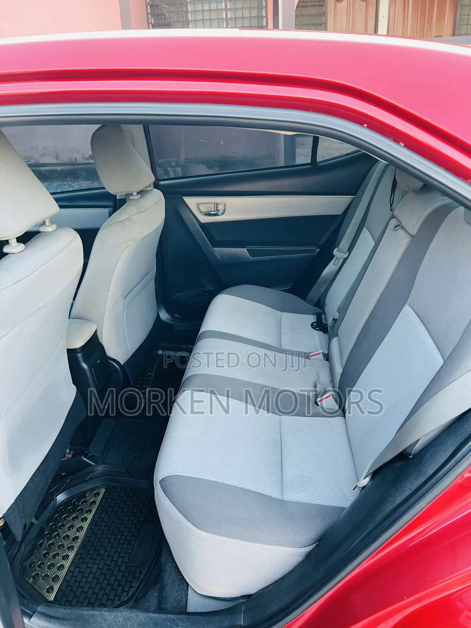 Toyota Corolla LE Eco (1.8L 4cyl 2A) 2018 Red