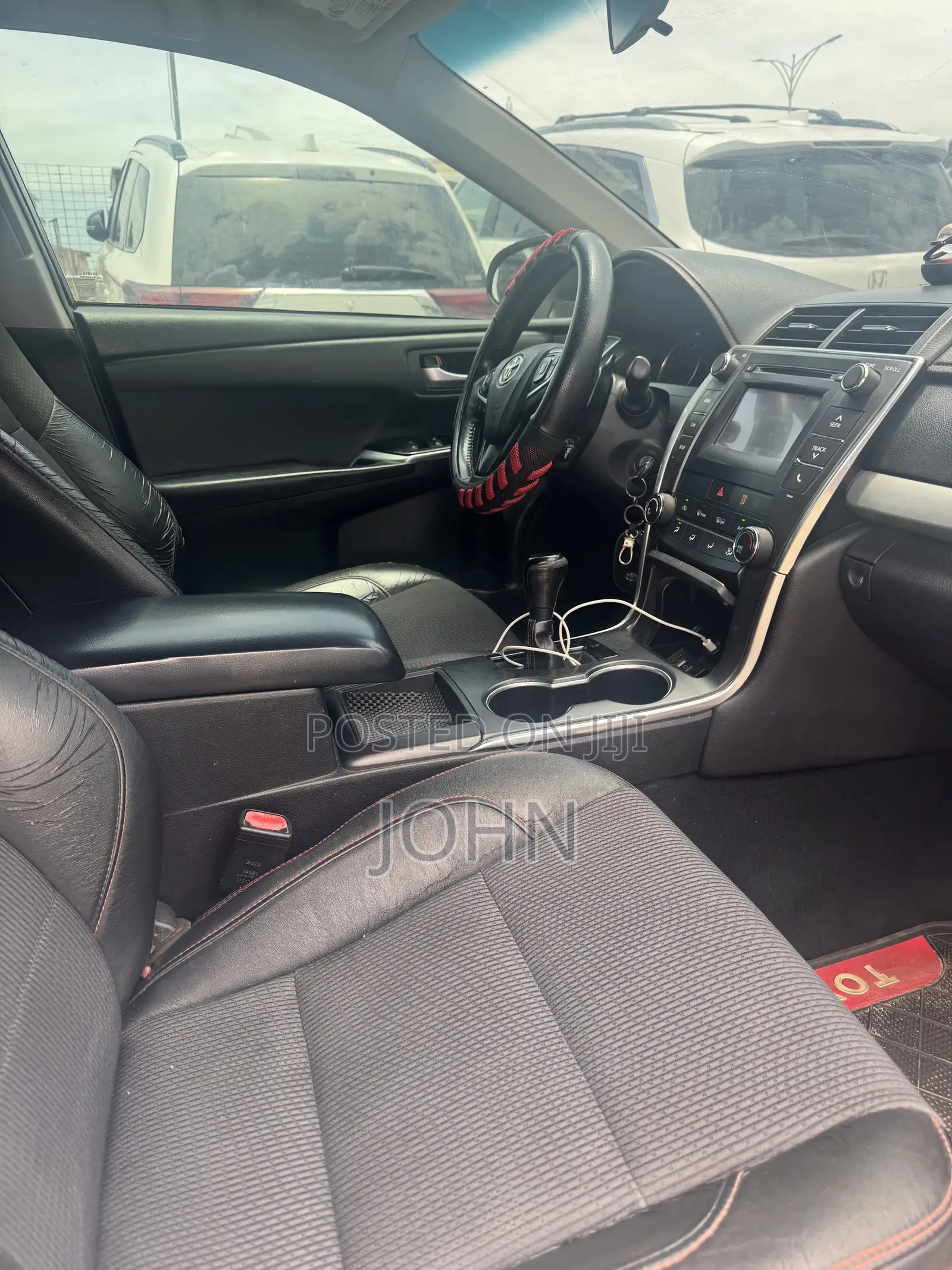 Toyota Camry SE 4dr Sedan (2.5L 4cyl 6A) 2017 White