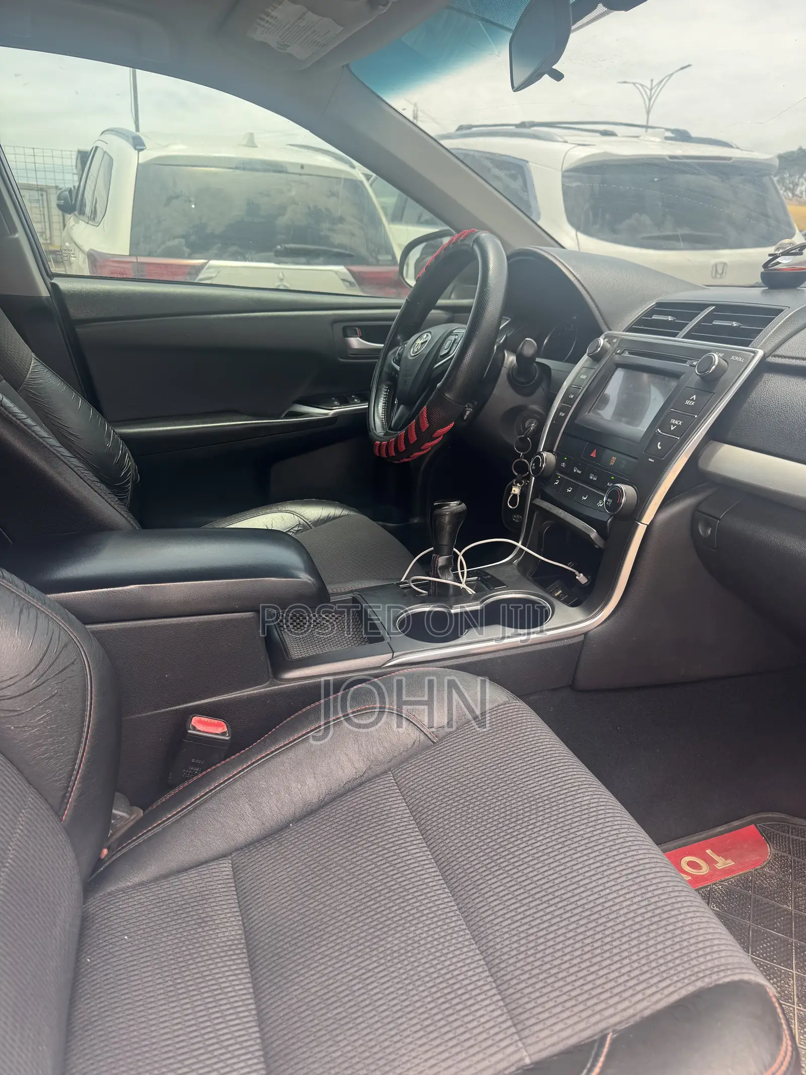 Toyota Camry SE 4dr Sedan (2.5L 4cyl 6A) 2017 White