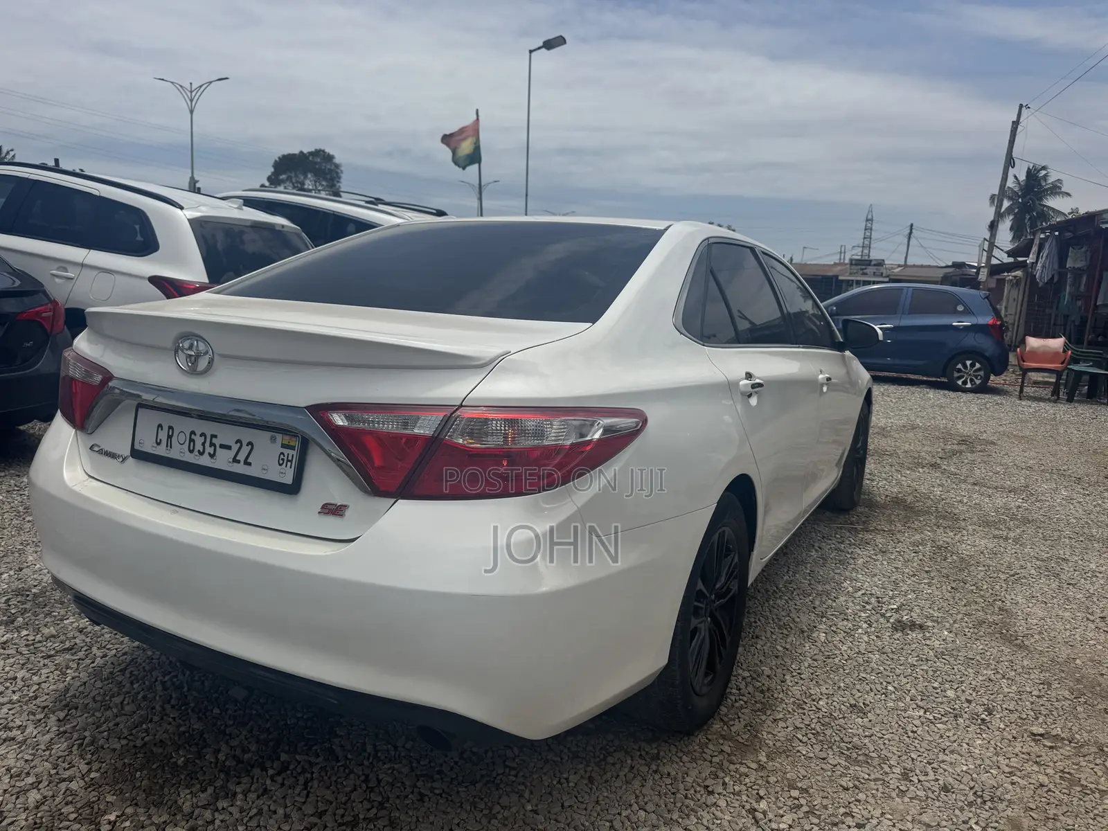 Toyota Camry SE 4dr Sedan (2.5L 4cyl 6A) 2017 White